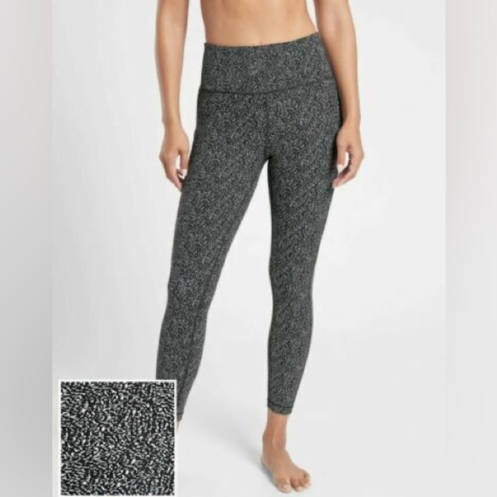 Athleta Ultimate Capri Stash Pocket 7/8 Tight